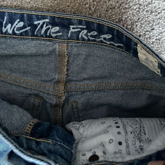 𝅺WE The Free by Free People Bailey Fray Hem Mini Skirt Size 26 Denim Med Wash - Picture 8 of 9